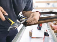 Fabricando puertas y ventanas en PVC imitando a la madera